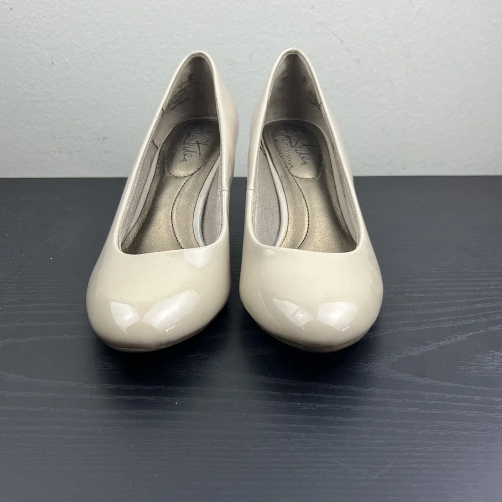 LifeStride Parigi‎ Taupe Nude Pumps Size 5 Faux Patent Leather Heels